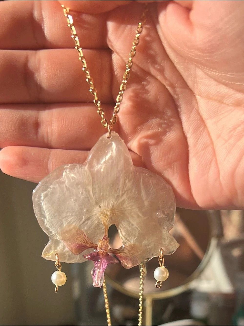 Floral Pendant Necklace in Clear & Pink Like New